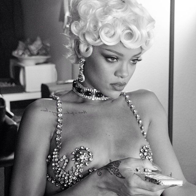 Pour It Up Rihanna video